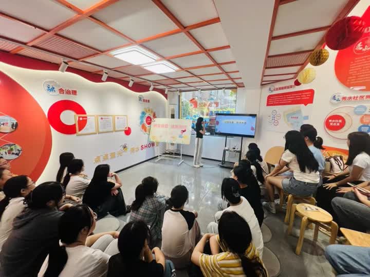 以诗之名 照亮青春韶华 如皋如城街道秀水社区开展 “诗意青春 绿色阅读”主题活动