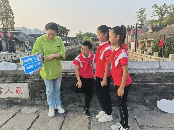 抵制网络谣言、守护真相之光，如皋如城街道迎新社区开展网络辟谣宣传活动